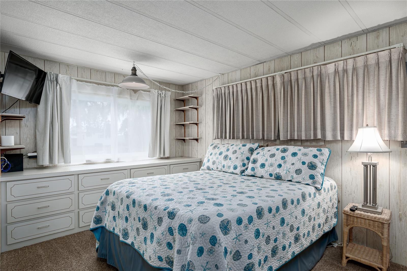 Image 17 of 27 For 6710 36th Avenue E 8