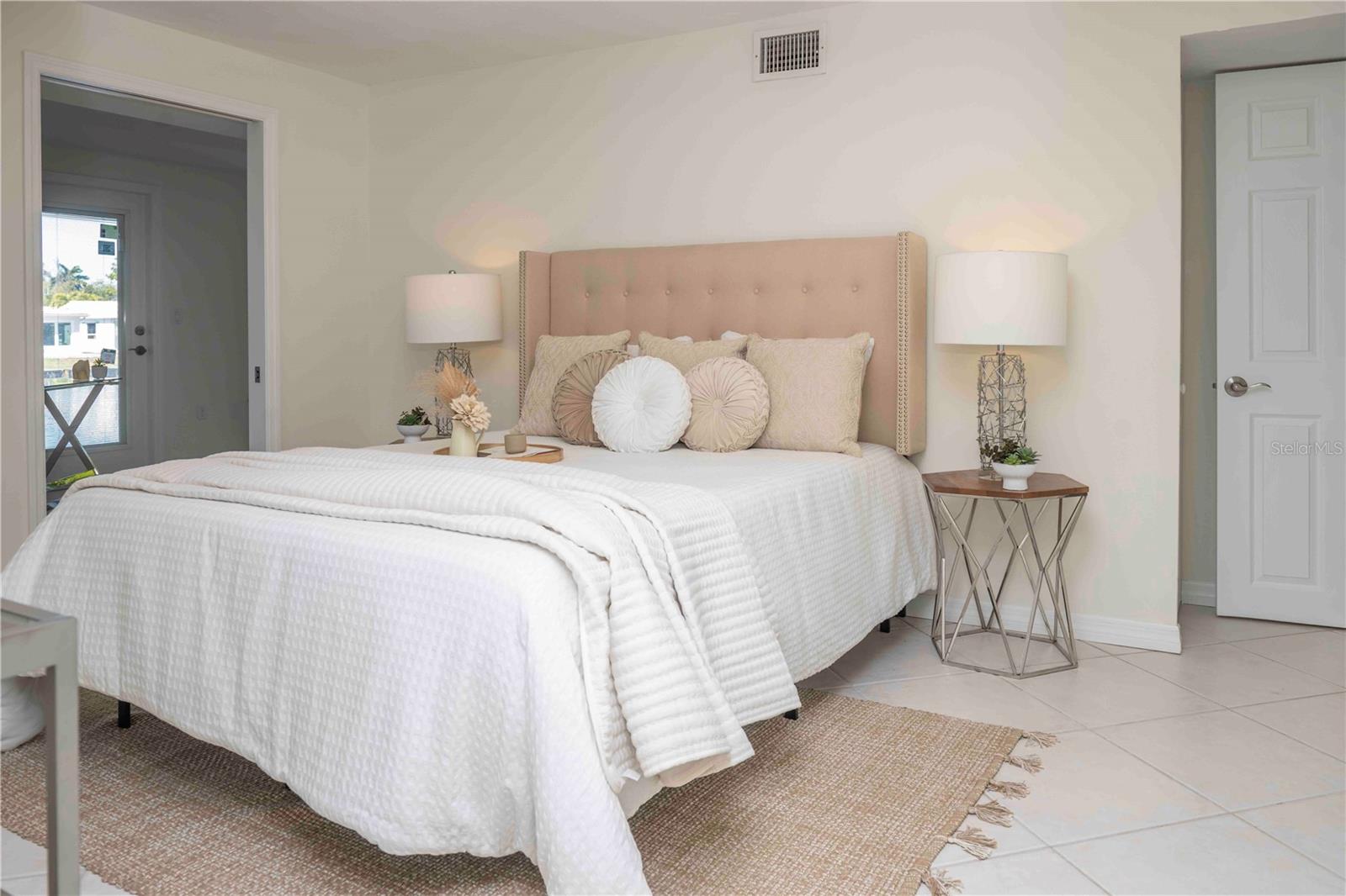 Image 14 of 44 For 563 Spanish Drive S