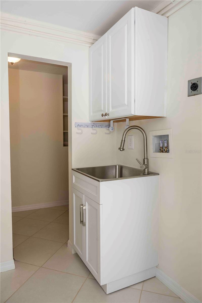 Image 28 of 44 For 563 Spanish Drive S