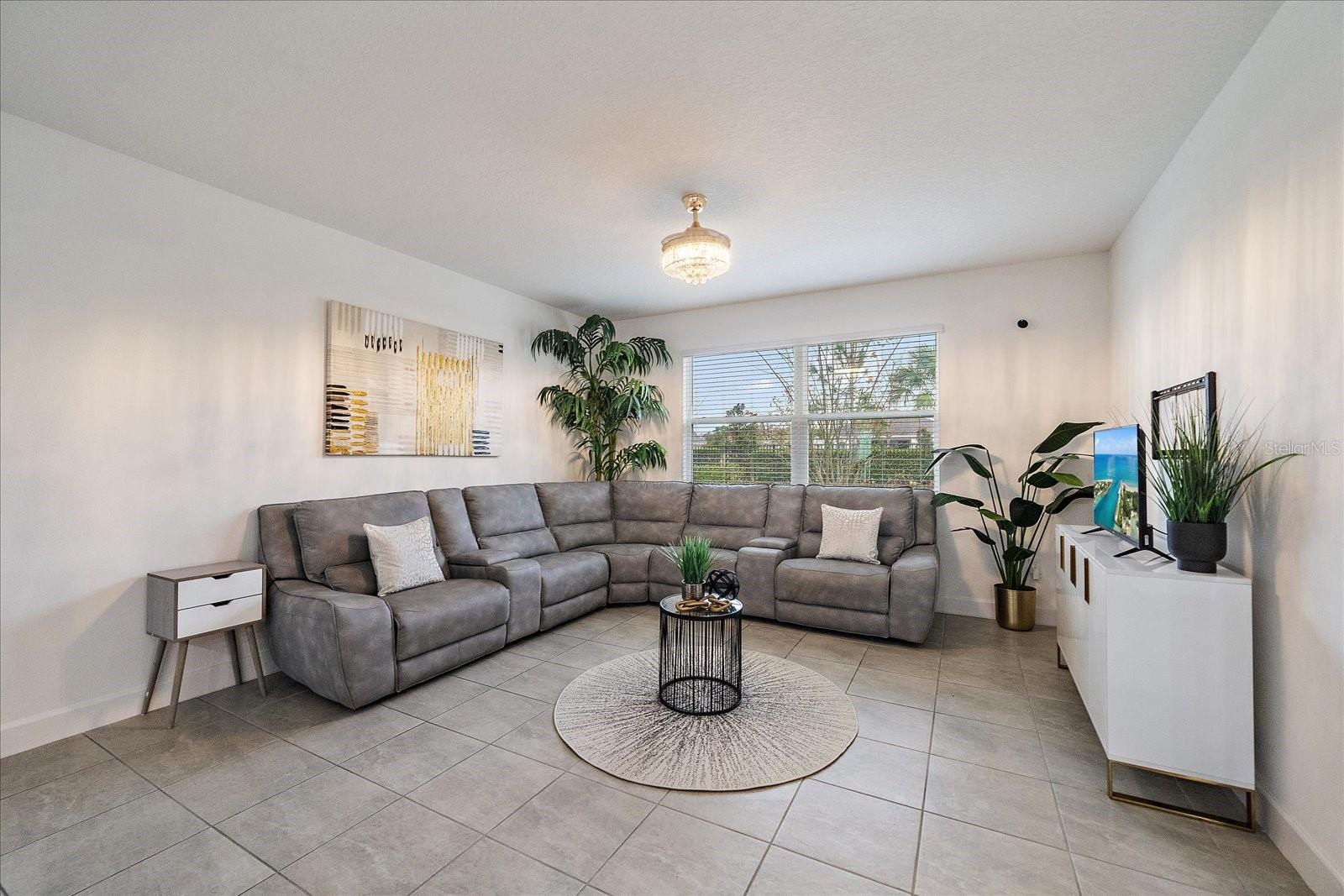 Listing photo id 13 for 5453 Del Coronado Drive