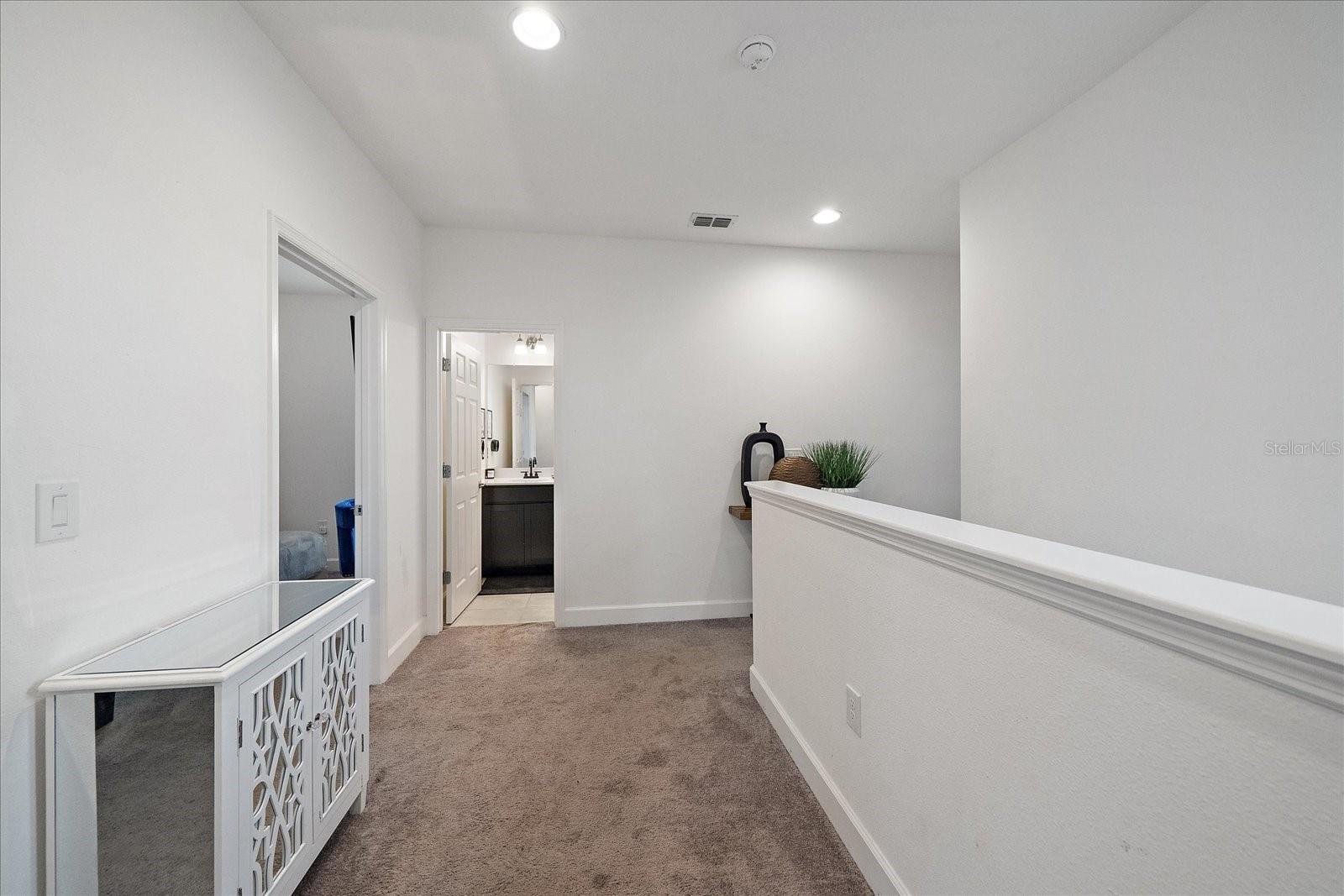 Listing photo id 18 for 5453 Del Coronado Drive