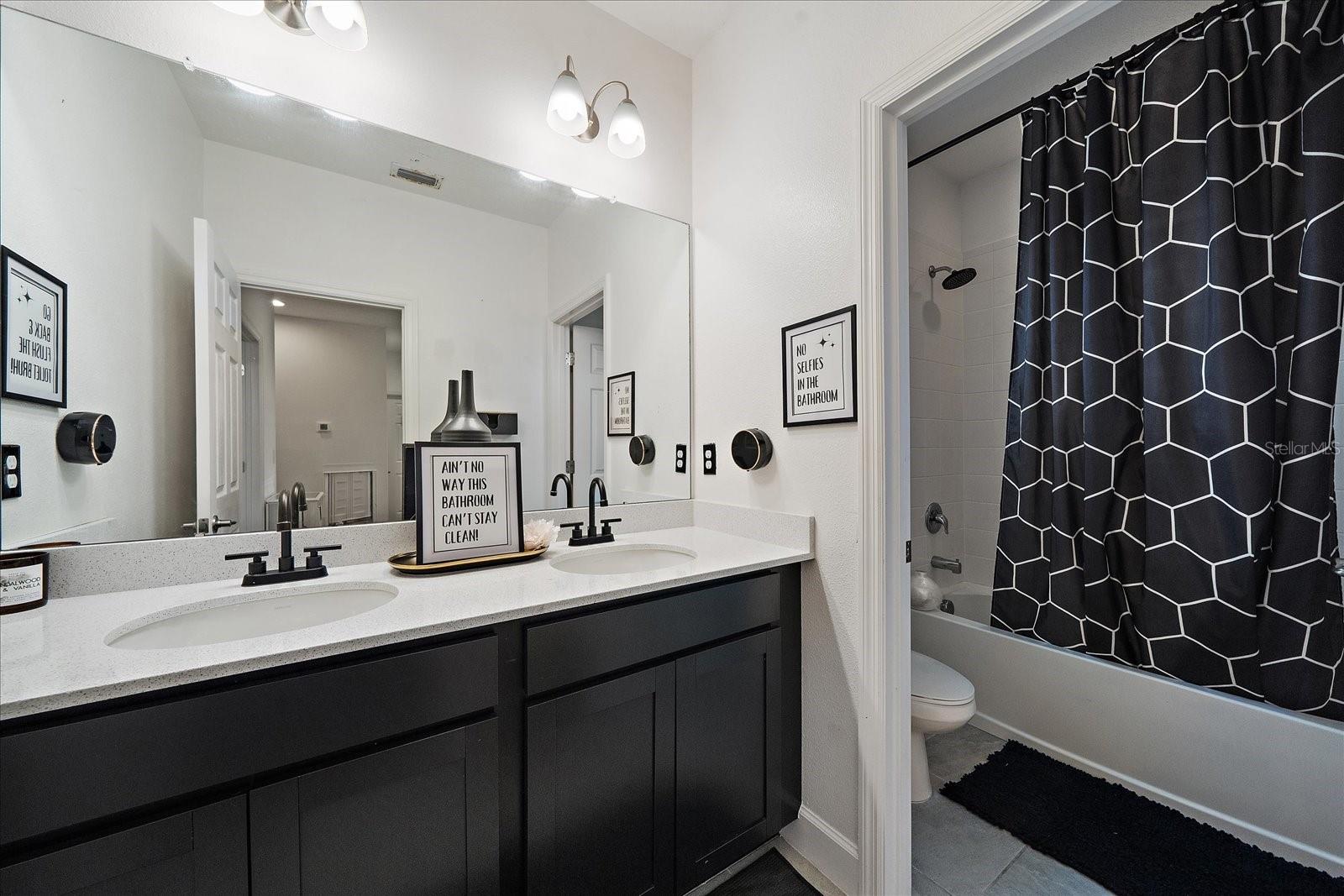 Listing photo id 32 for 5453 Del Coronado Drive