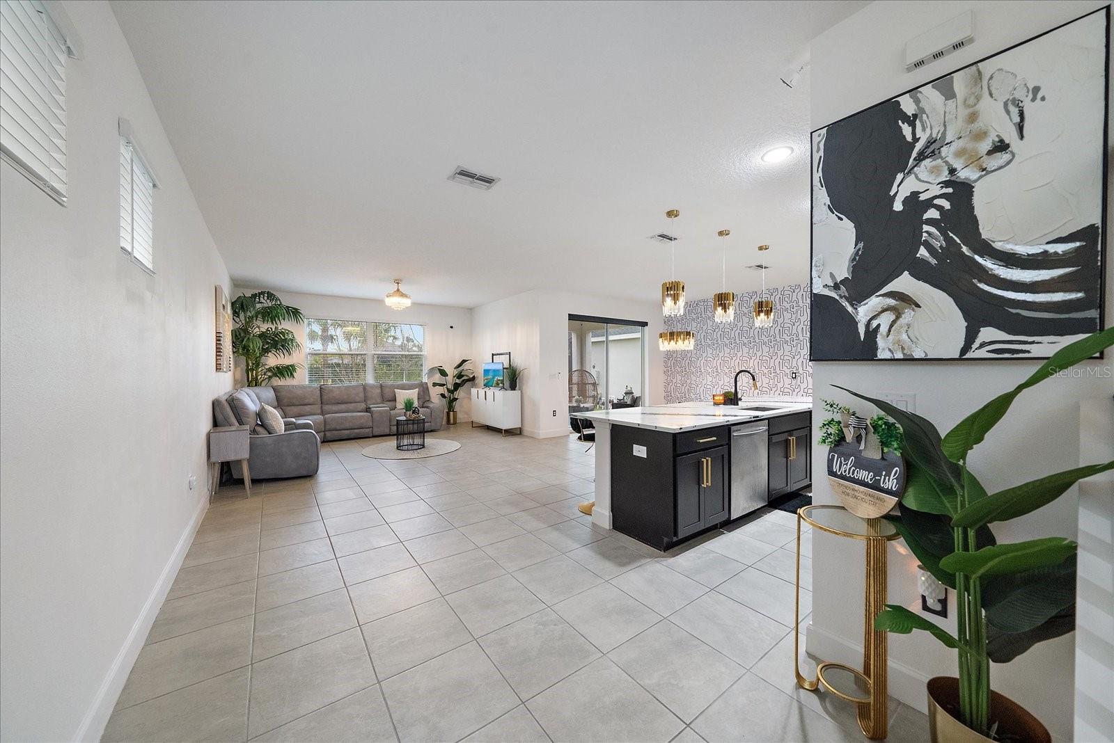 Listing photo id 4 for 5453 Del Coronado Drive