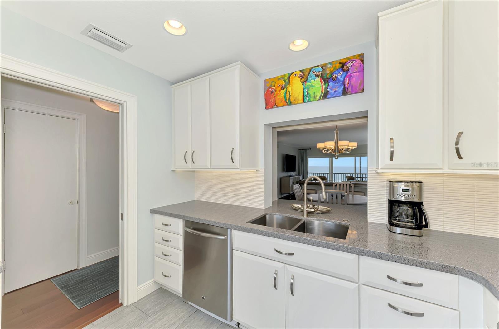 Image 11 of 66 For 333 The Esplanade N 305