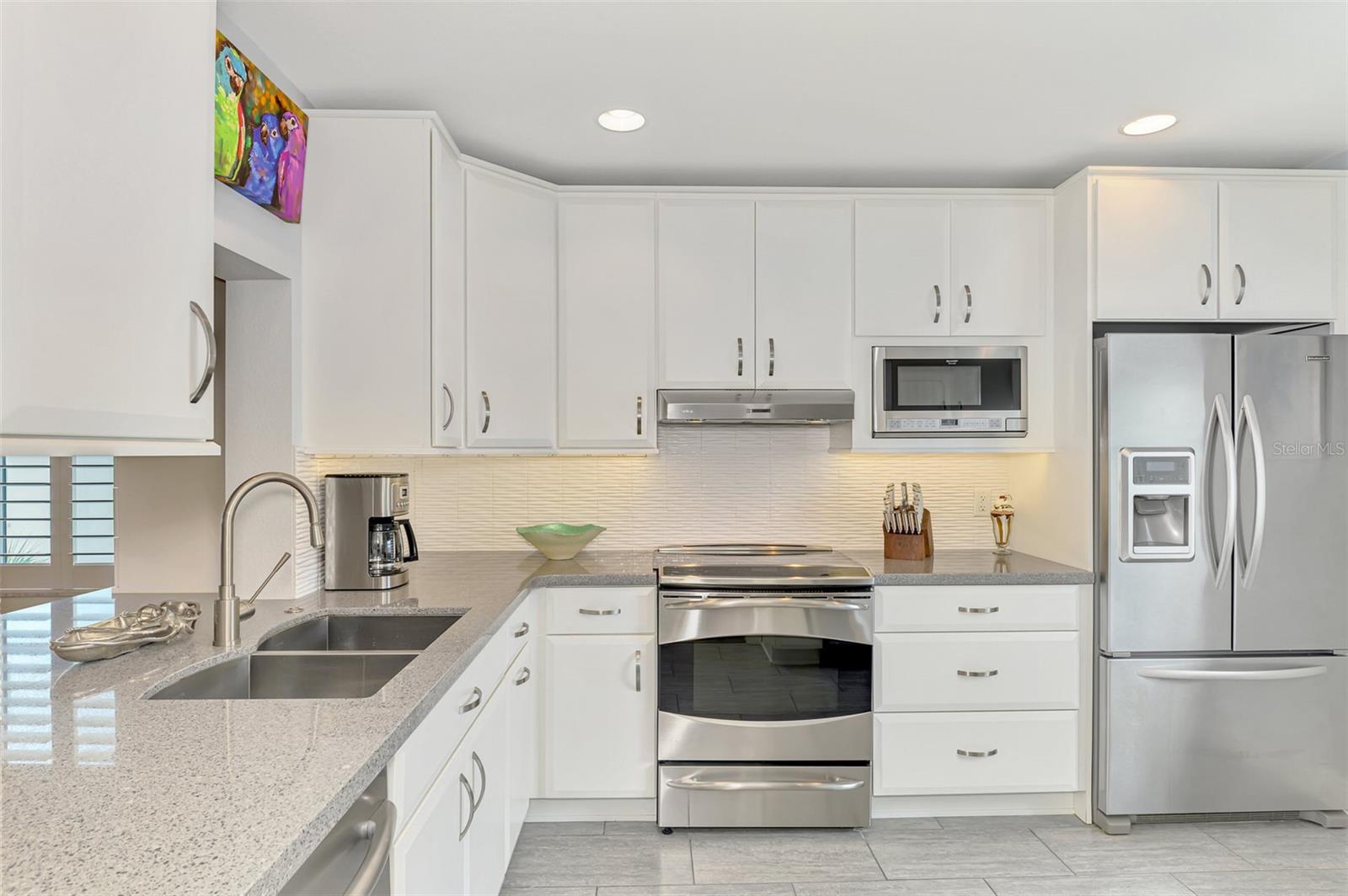 Image 13 of 66 For 333 The Esplanade N 305