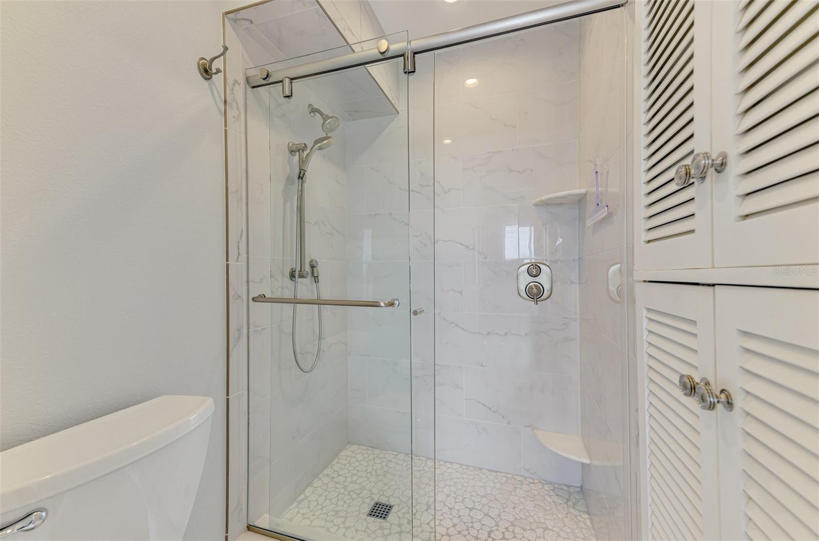 Image 19 of 66 For 333 The Esplanade N 305