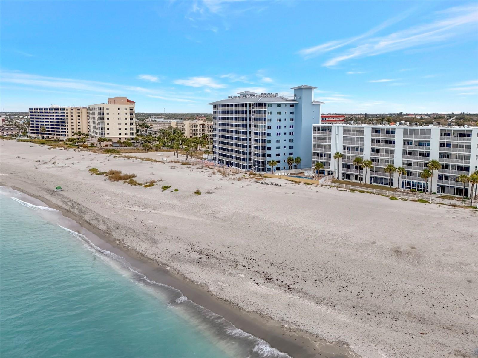 Image 43 of 66 For 333 The Esplanade N 305