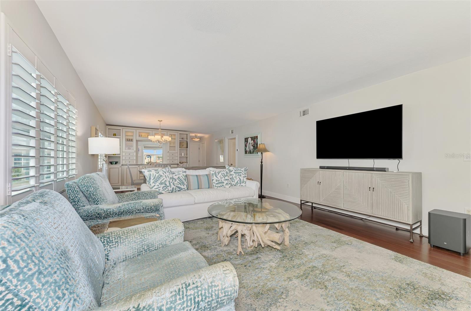 Image 54 of 66 For 333 The Esplanade N 305