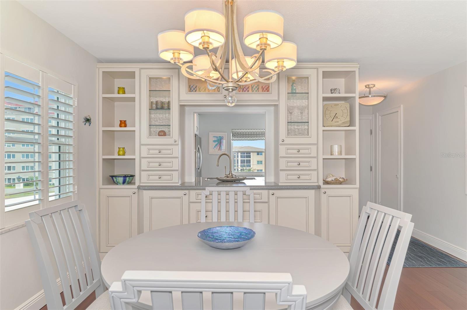 Image 55 of 66 For 333 The Esplanade N 305