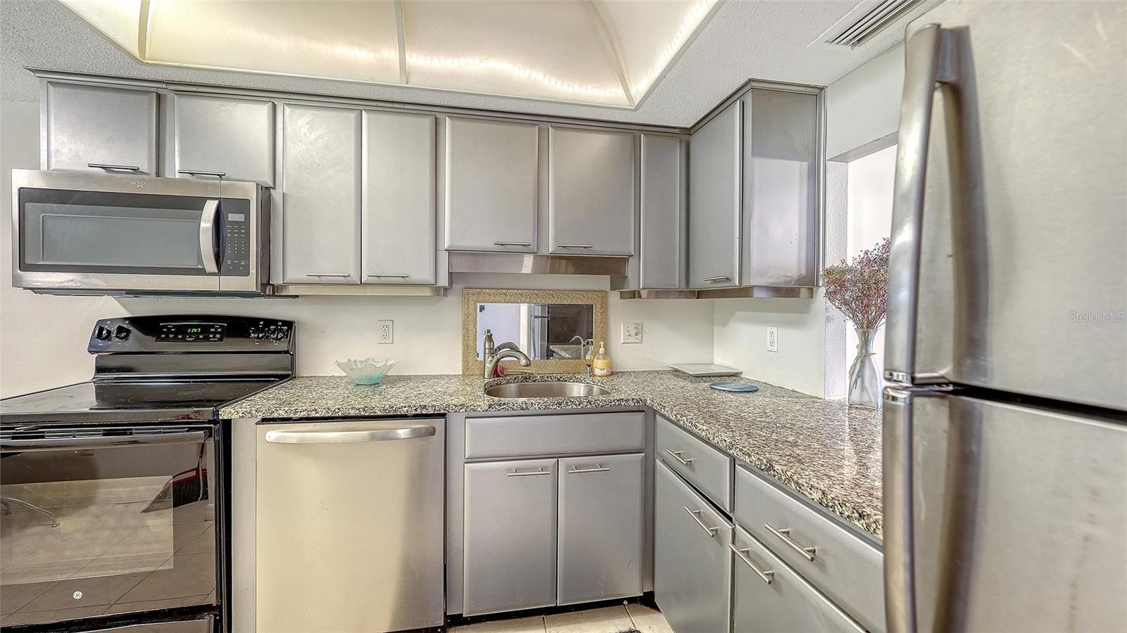 Listing photo id 9 for 3700 Osprey Avenue 219