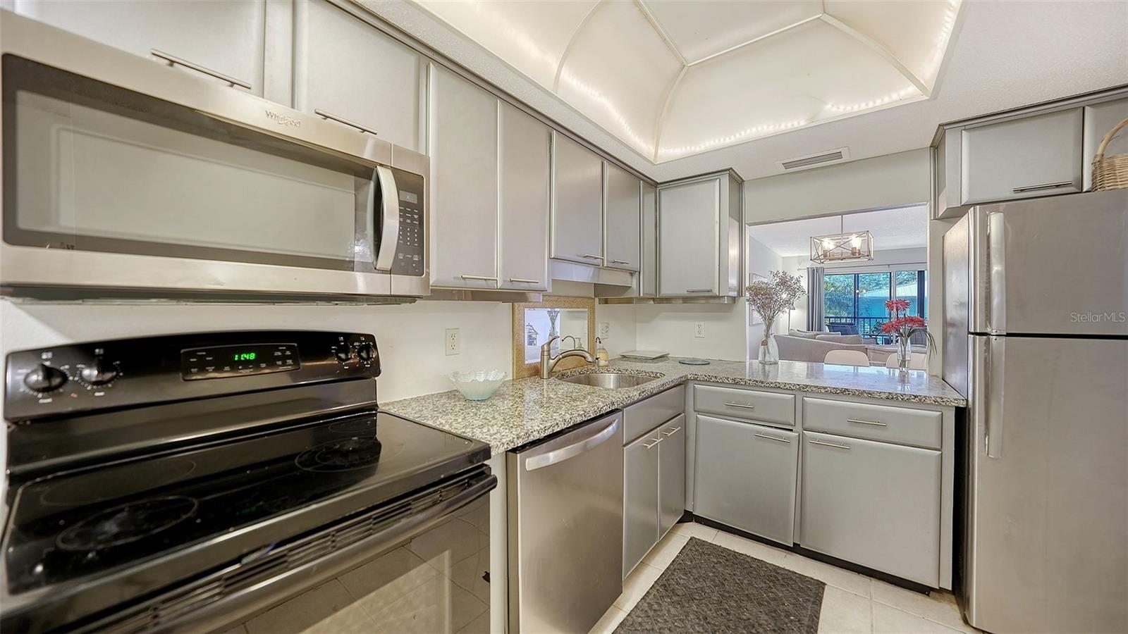 Listing photo id 12 for 3700 Osprey Avenue 219