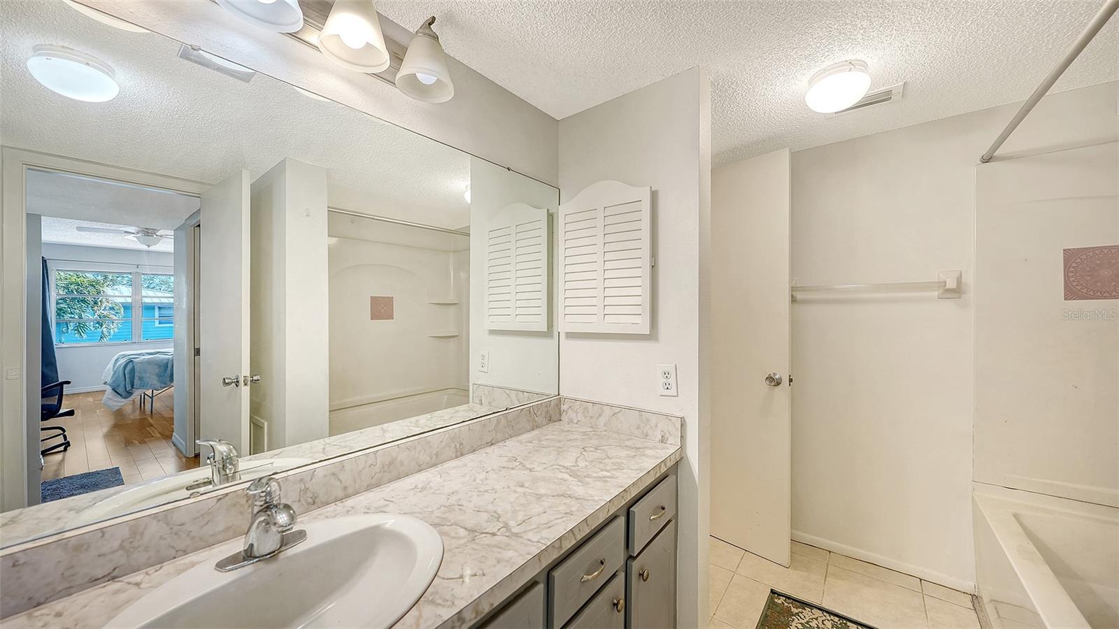 Listing photo id 18 for 3700 Osprey Avenue 219