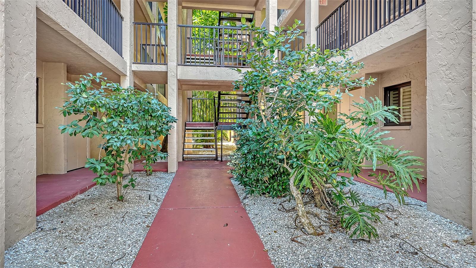 Listing photo id 19 for 3700 Osprey Avenue 219