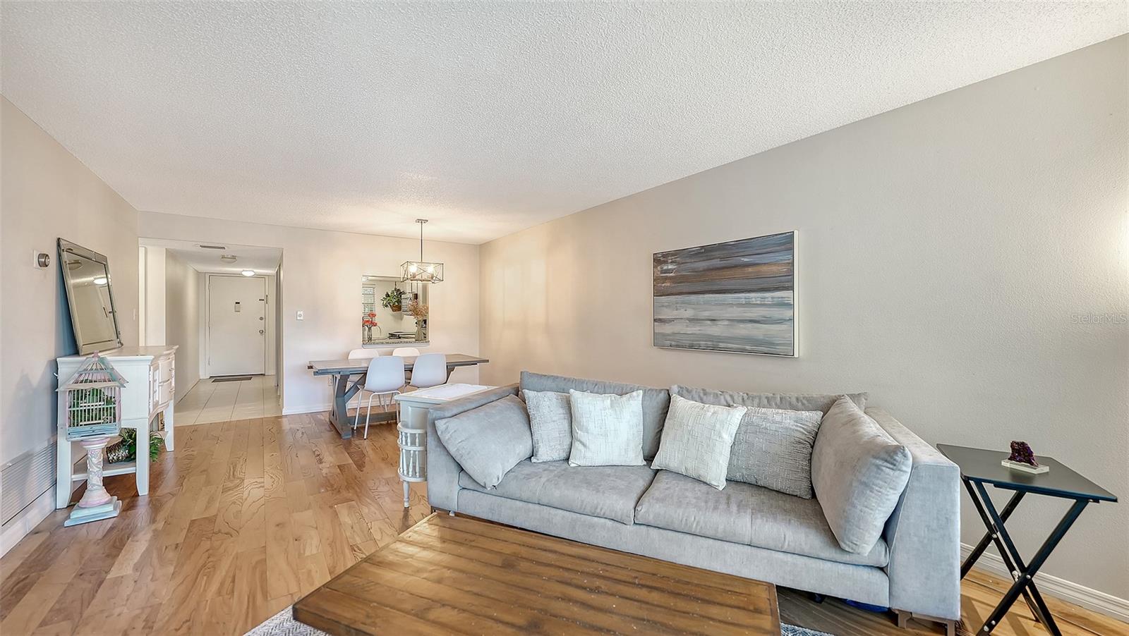 Listing photo id 1 for 3700 Osprey Avenue 219