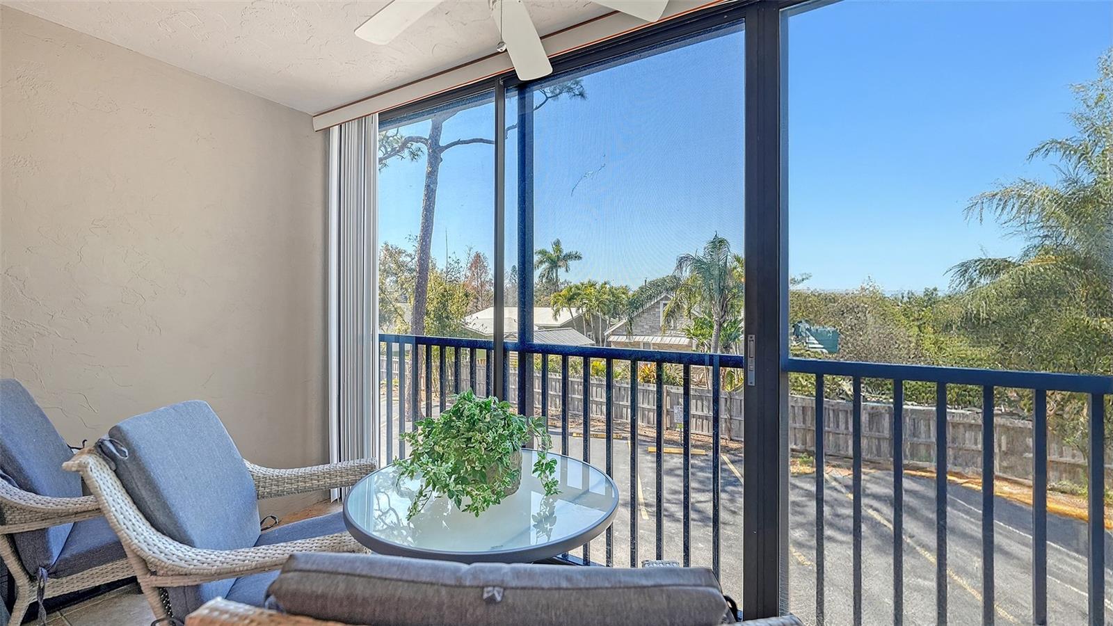 Listing photo id 5 for 3700 Osprey Avenue 219