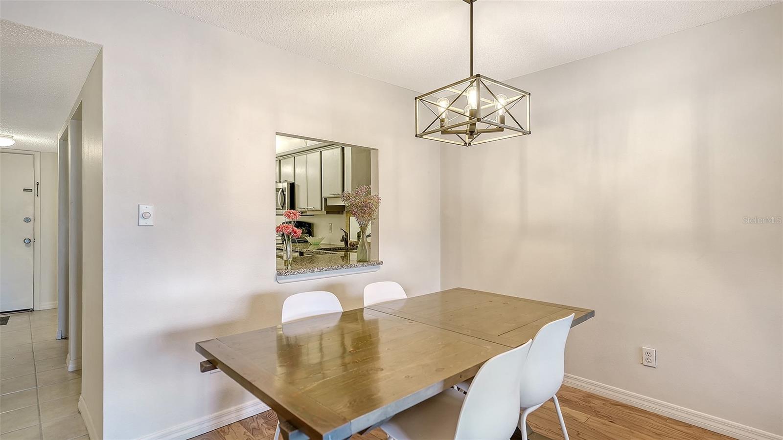 Listing photo id 6 for 3700 Osprey Avenue 219