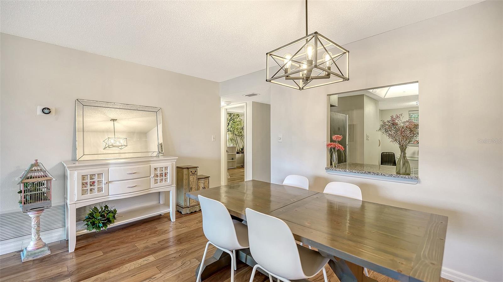 Listing photo id 7 for 3700 Osprey Avenue 219