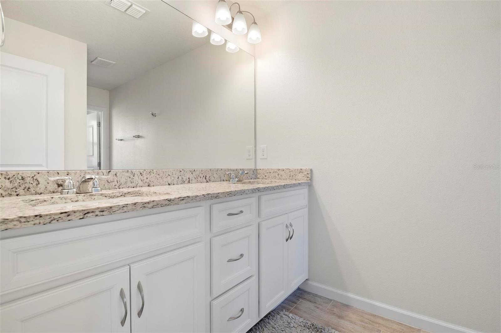 Image 25 of 35 For 5004 Skyview Lane