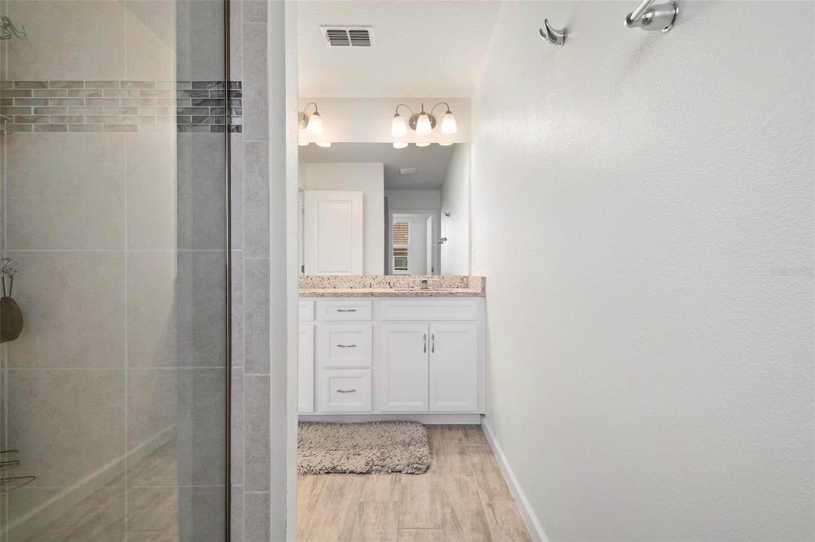 Image 26 of 35 For 5004 Skyview Lane