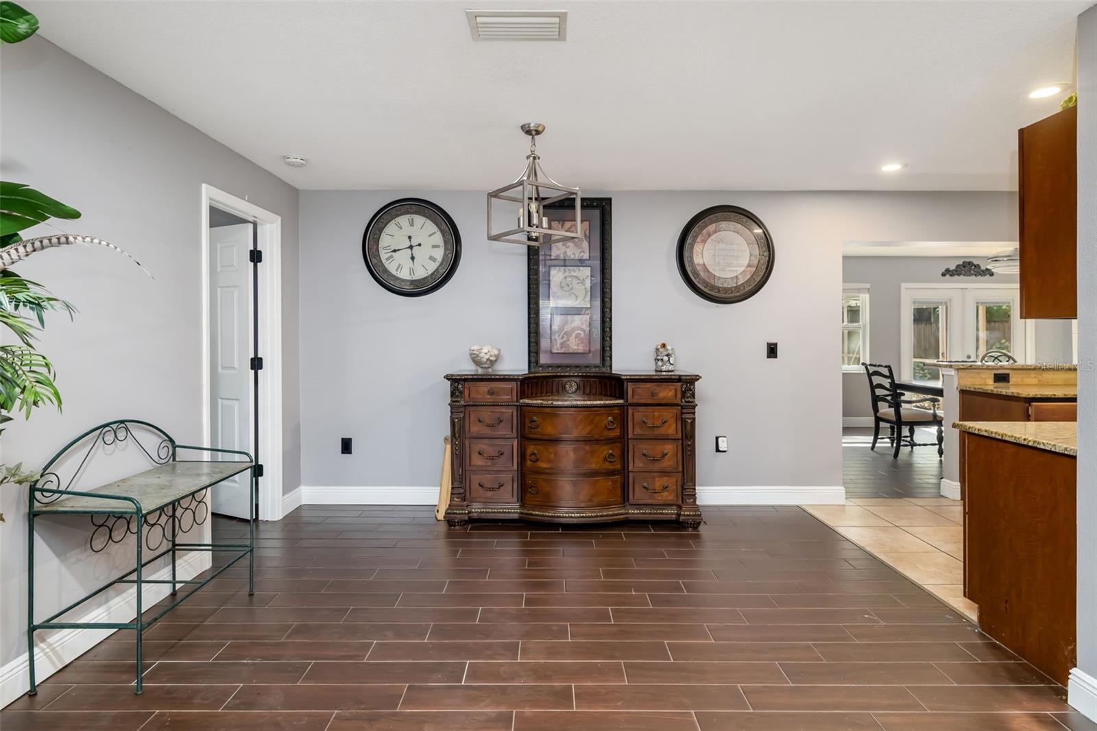 Image 14 of 63 For 186 Sunward Avenue