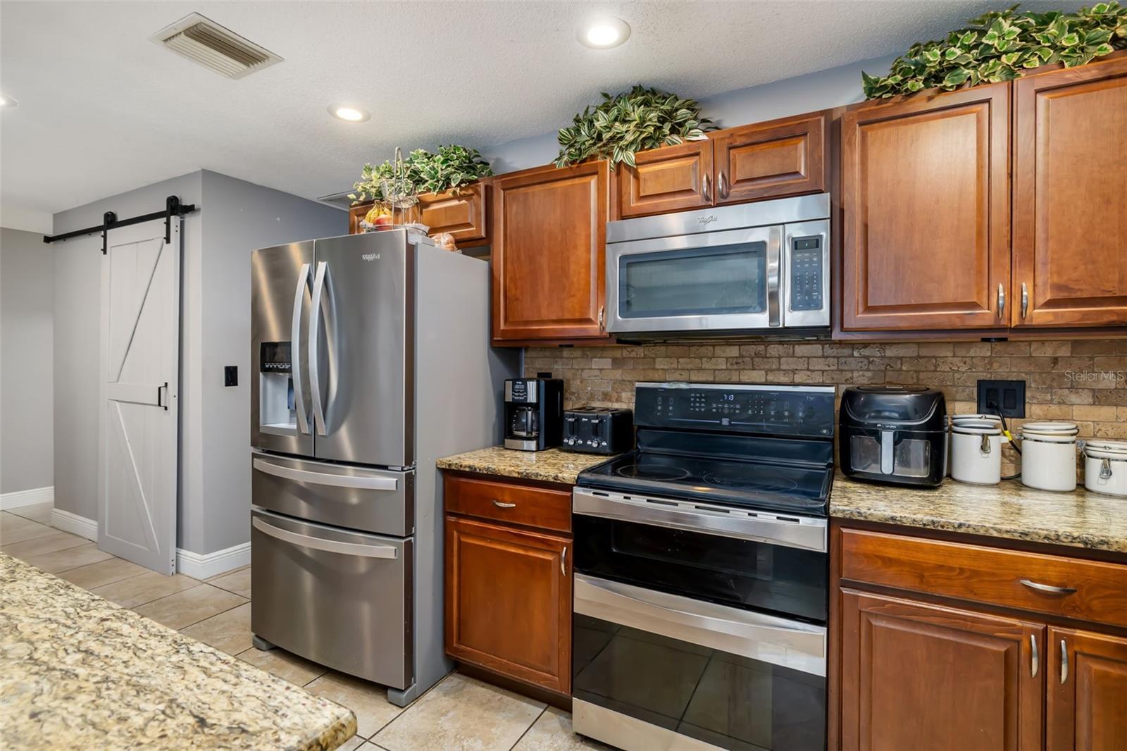 Image 15 of 63 For 186 Sunward Avenue