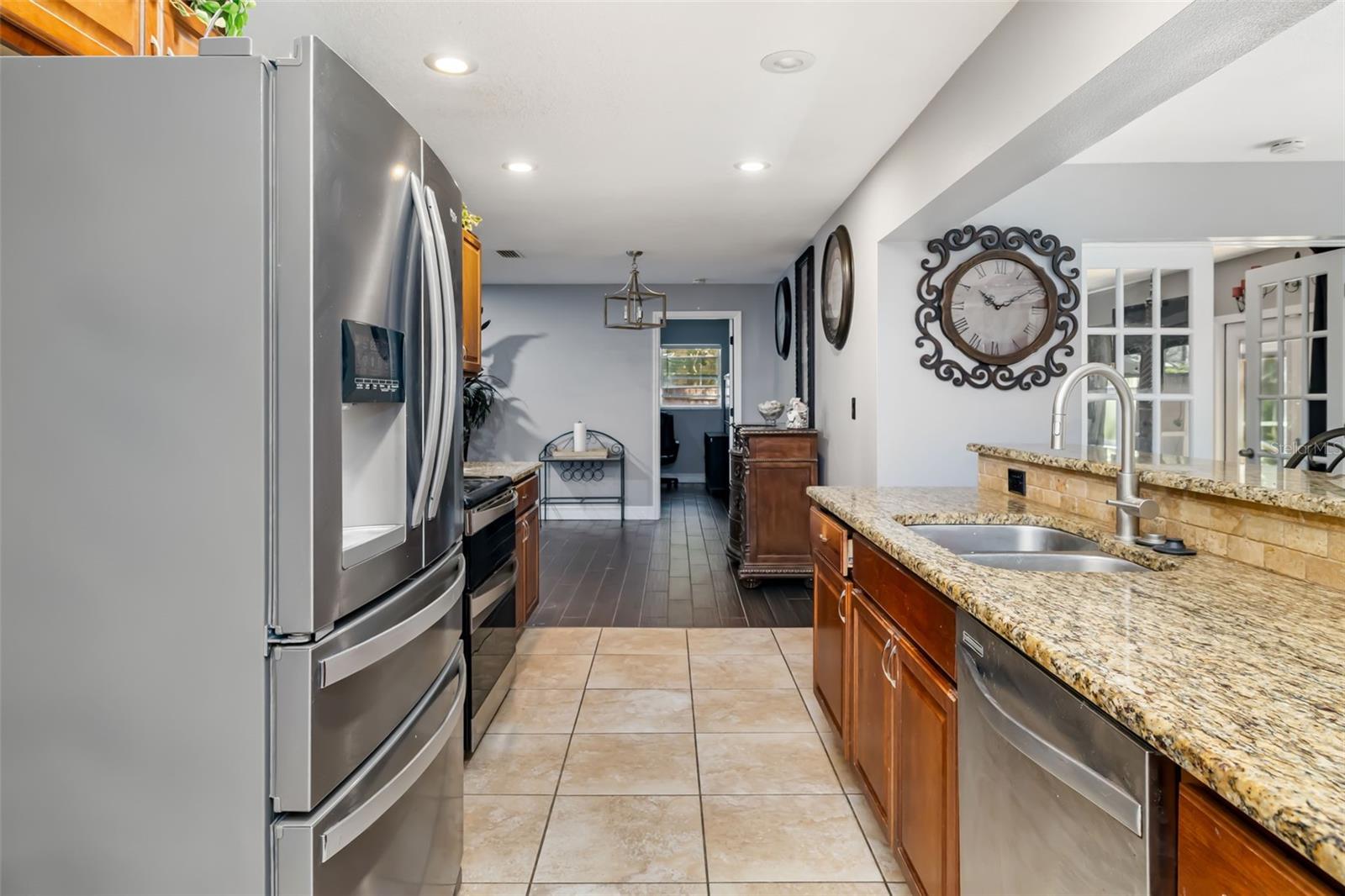 Image 16 of 63 For 186 Sunward Avenue