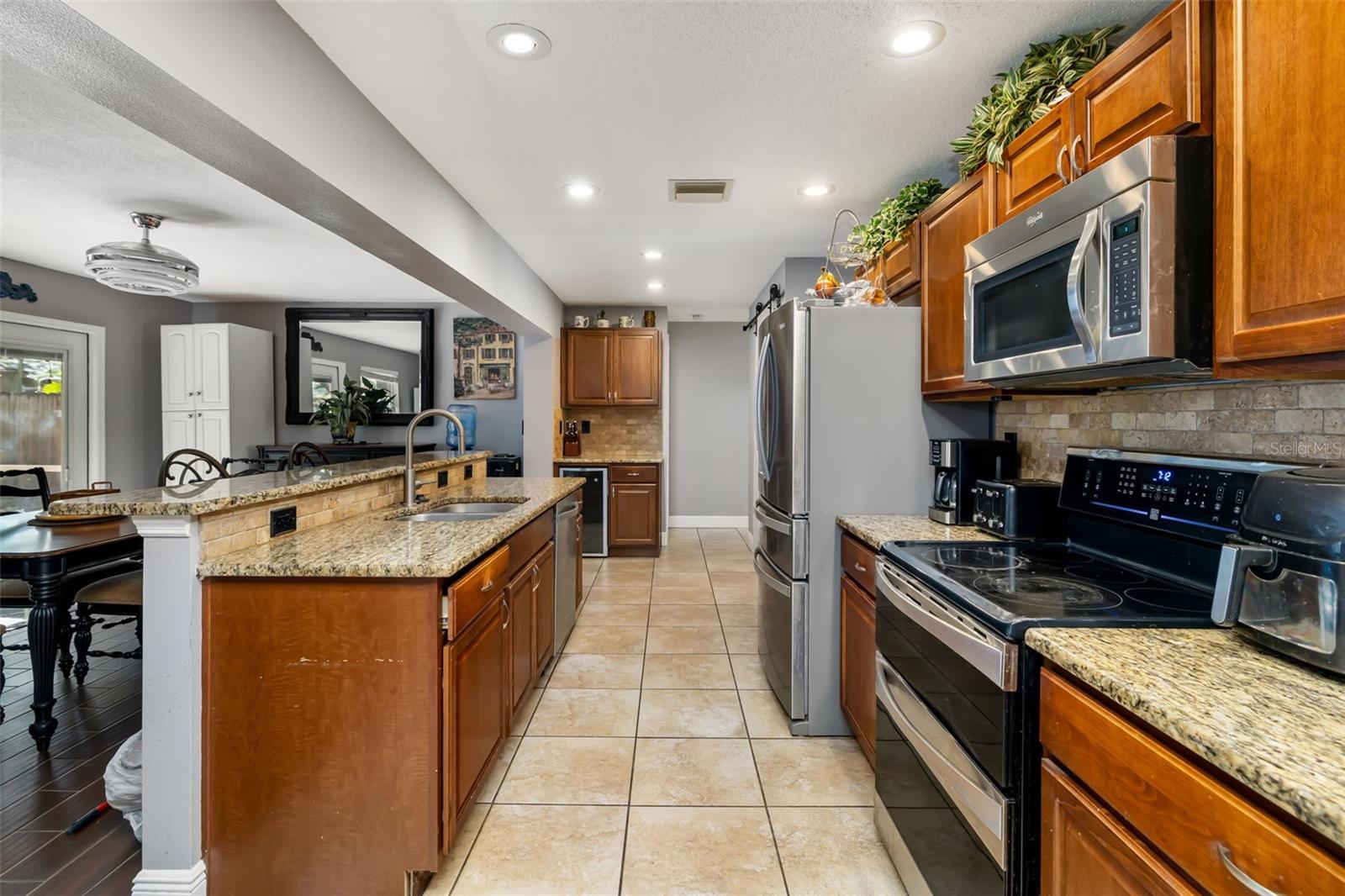 Image 17 of 63 For 186 Sunward Avenue