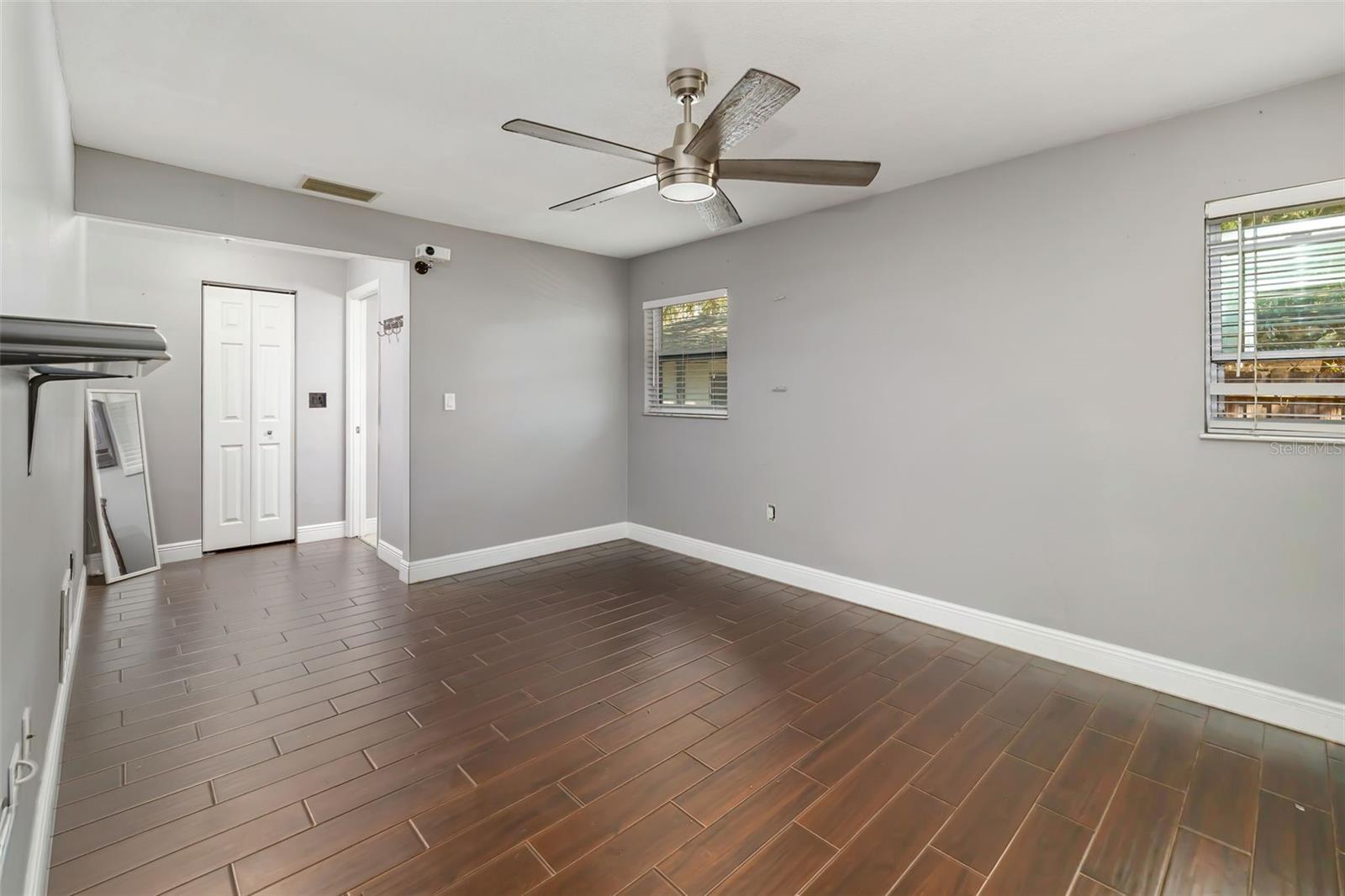 Image 22 of 63 For 186 Sunward Avenue