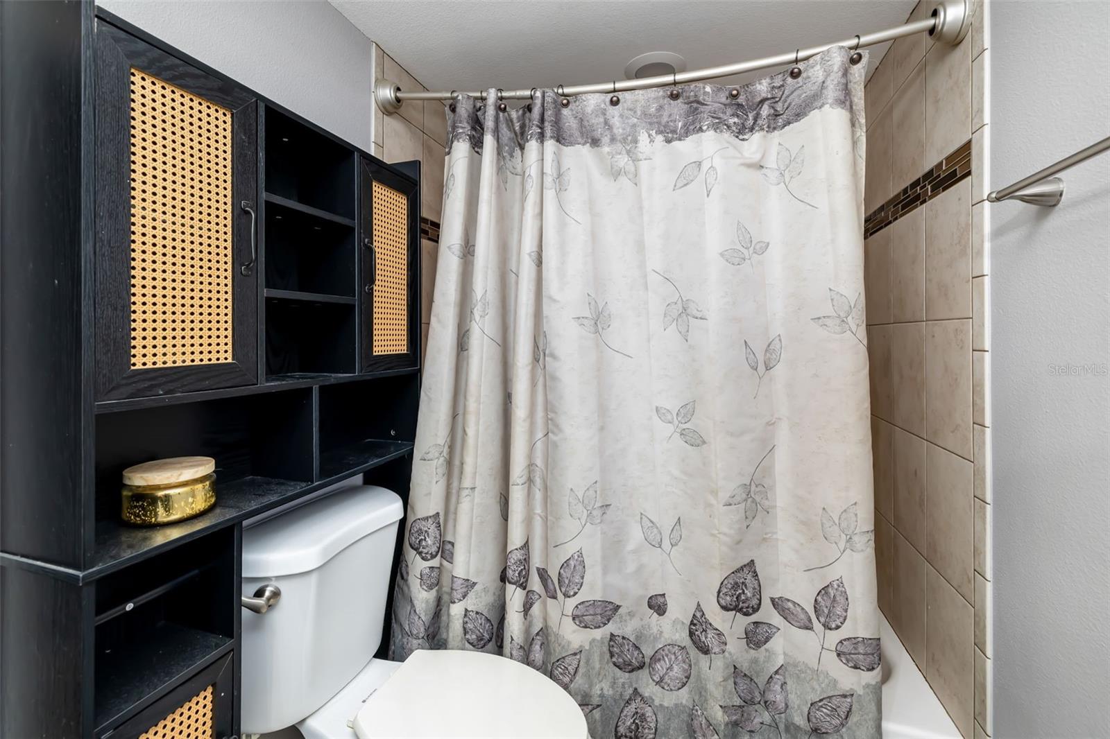 Image 26 of 63 For 186 Sunward Avenue