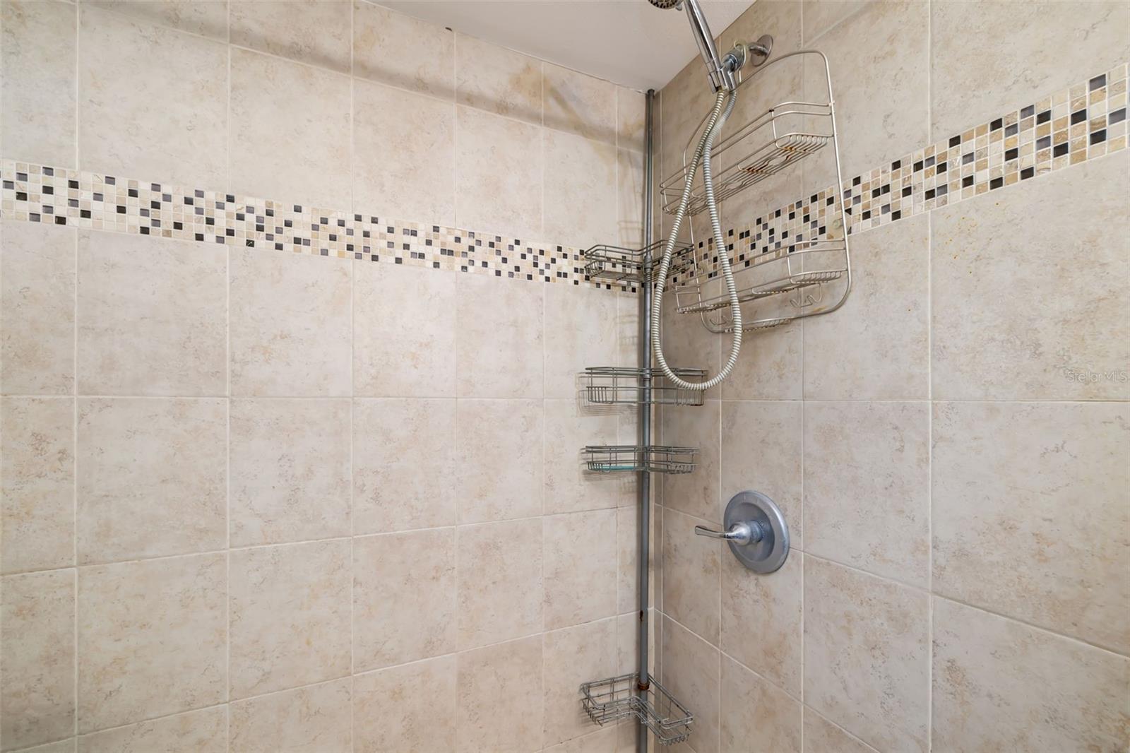 Image 30 of 63 For 186 Sunward Avenue