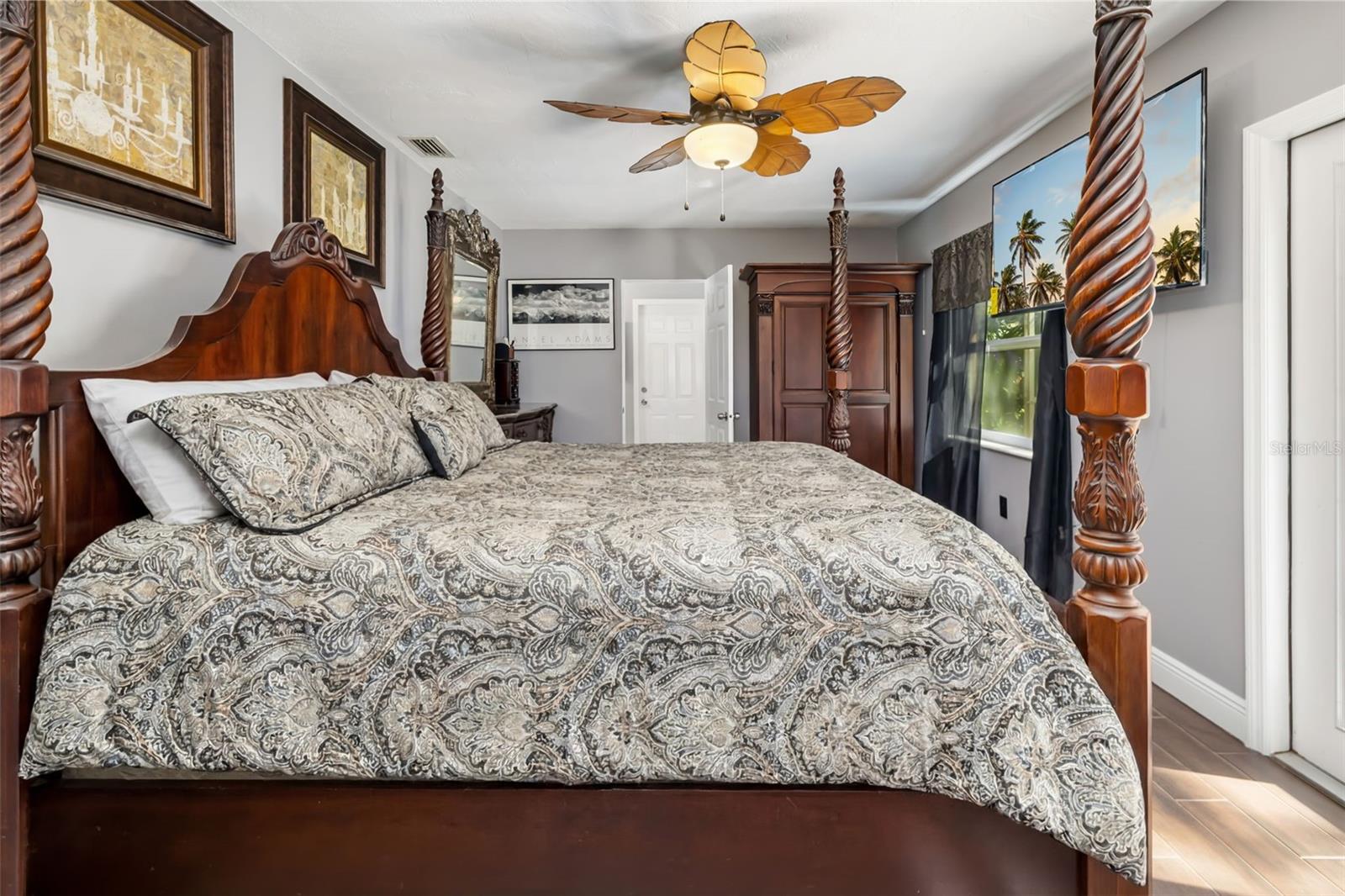 Image 31 of 63 For 186 Sunward Avenue