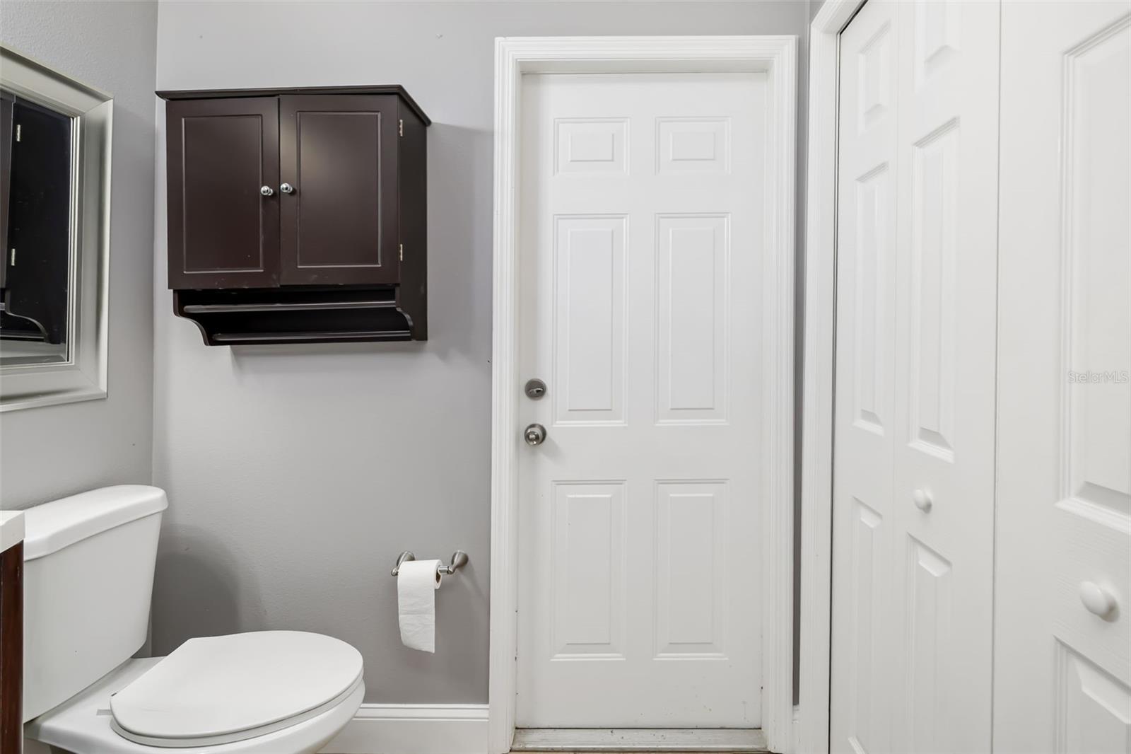 Image 35 of 63 For 186 Sunward Avenue