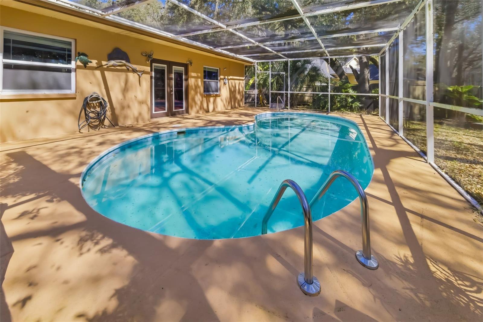 Image 39 of 63 For 186 Sunward Avenue