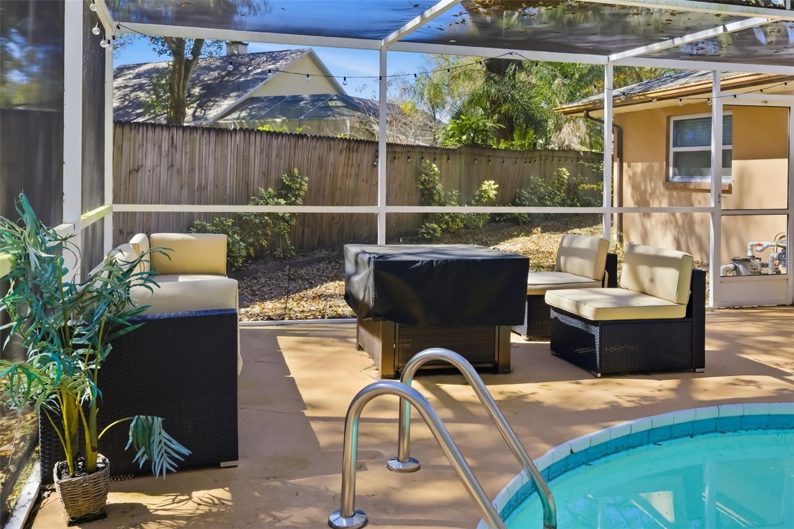 Image 41 of 63 For 186 Sunward Avenue