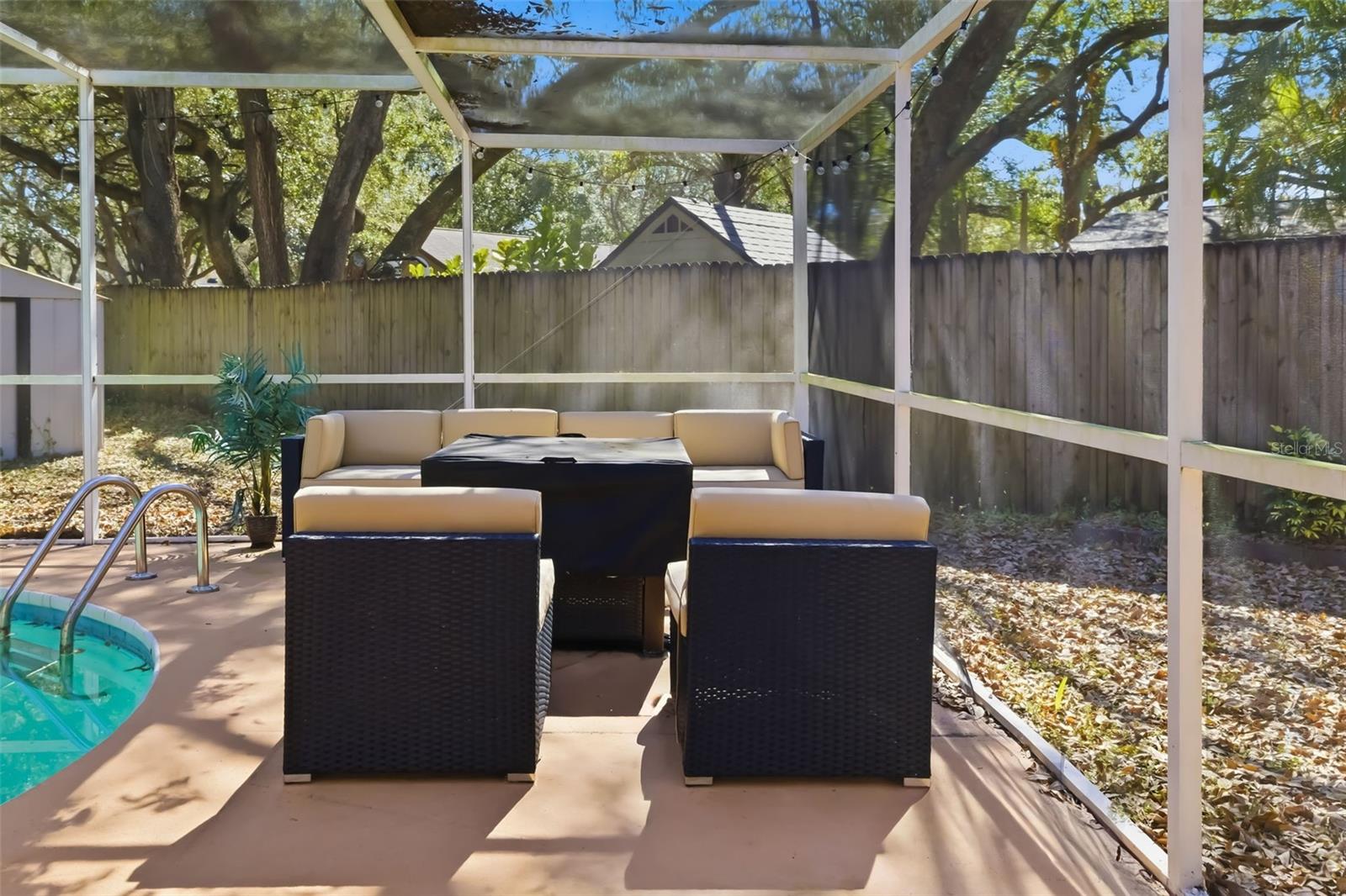 Image 42 of 63 For 186 Sunward Avenue