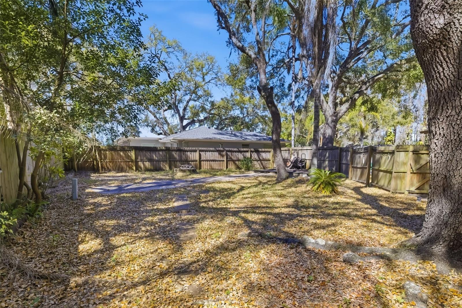 Image 44 of 63 For 186 Sunward Avenue