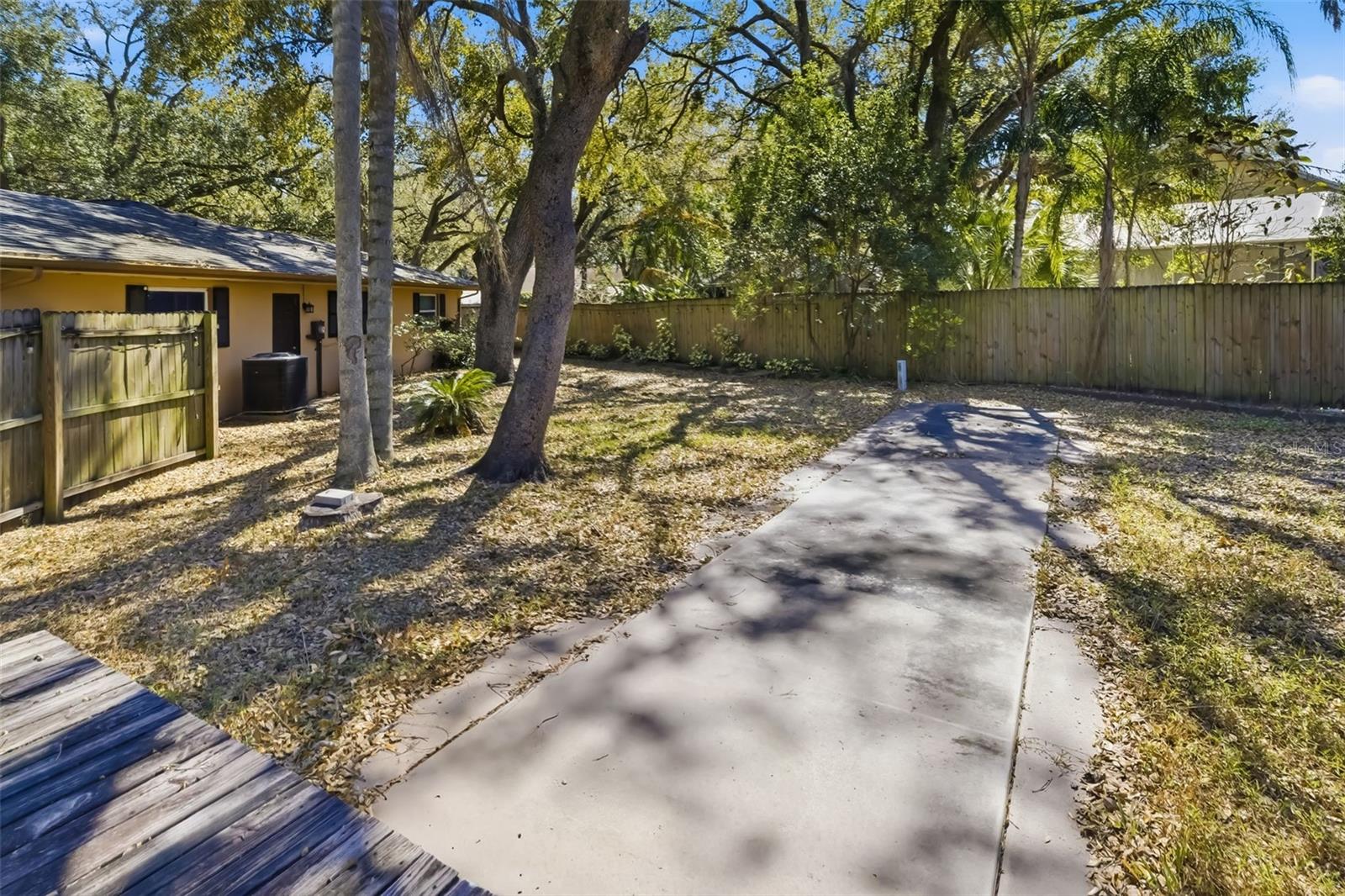 Image 47 of 63 For 186 Sunward Avenue