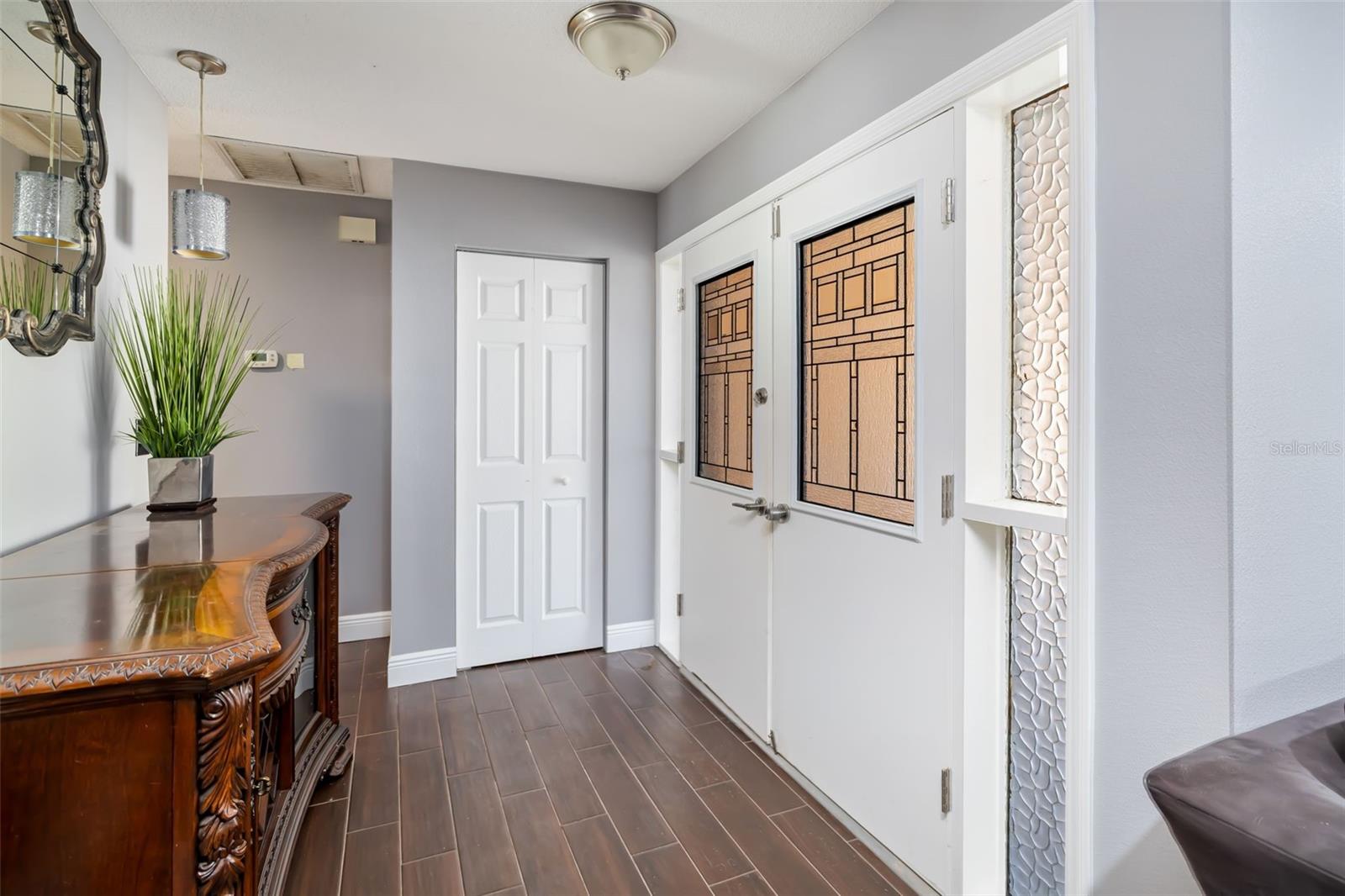 Image 7 of 63 For 186 Sunward Avenue