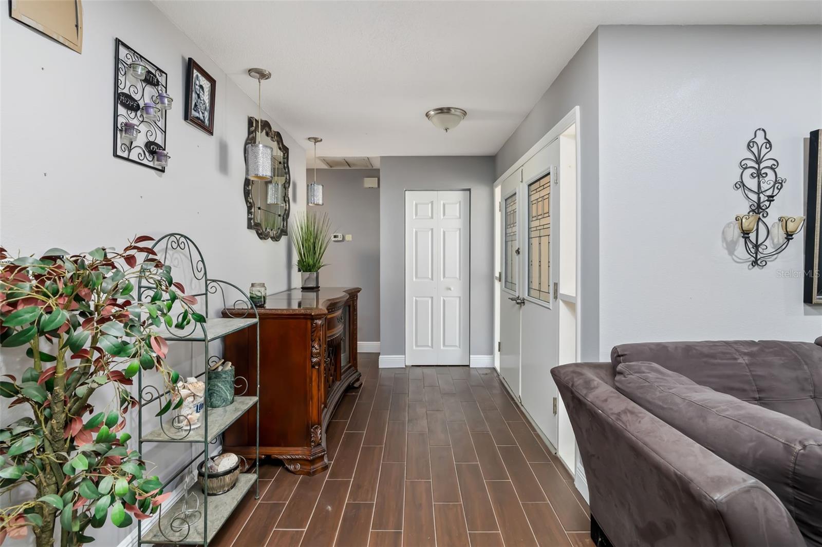 Image 8 of 63 For 186 Sunward Avenue