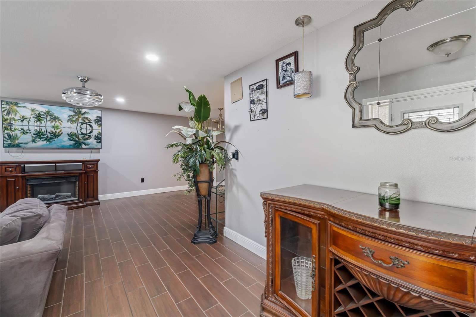 Image 9 of 63 For 186 Sunward Avenue