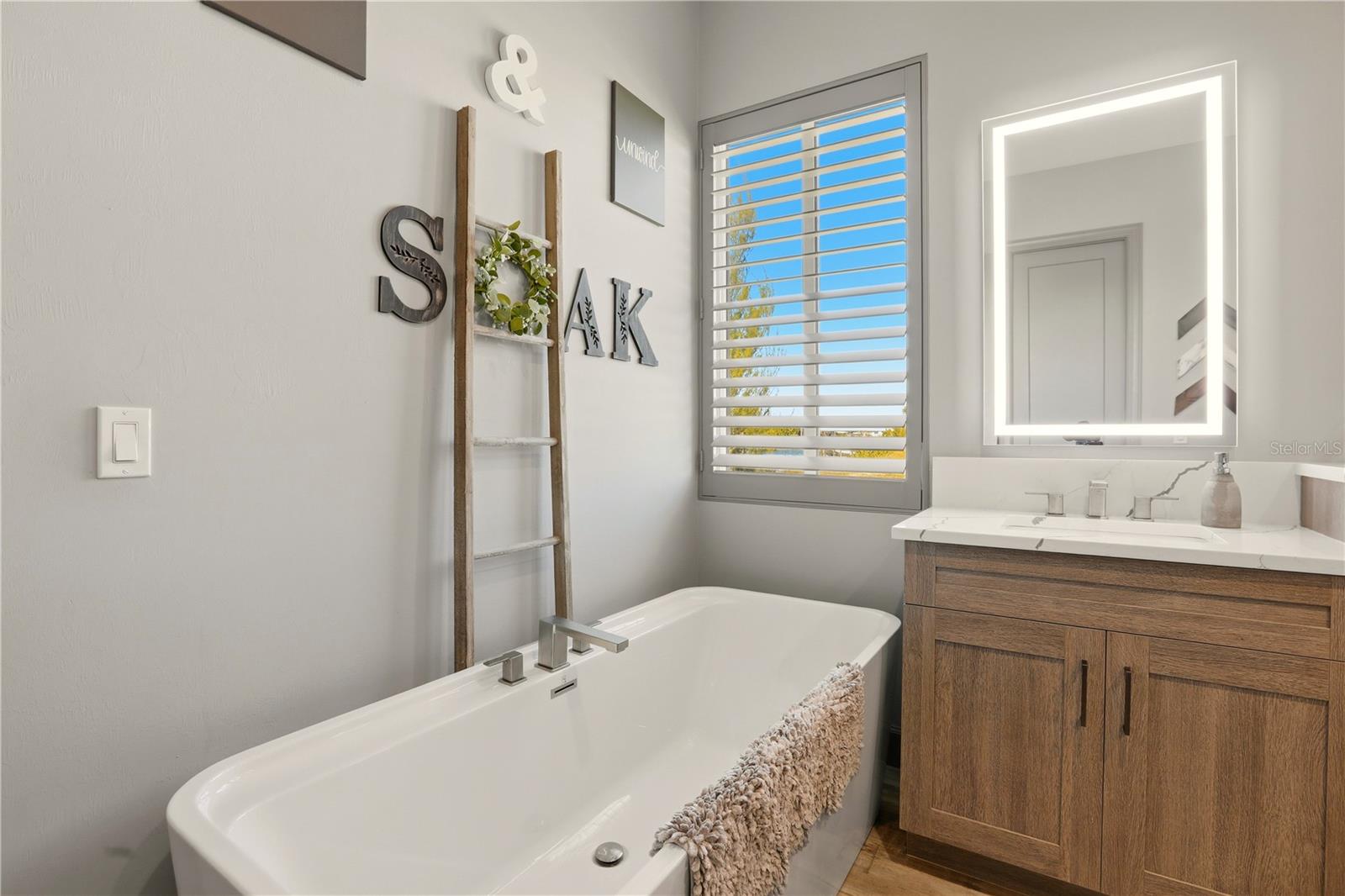 Image 34 of 76 For 1616 Old Burnt Store Road N