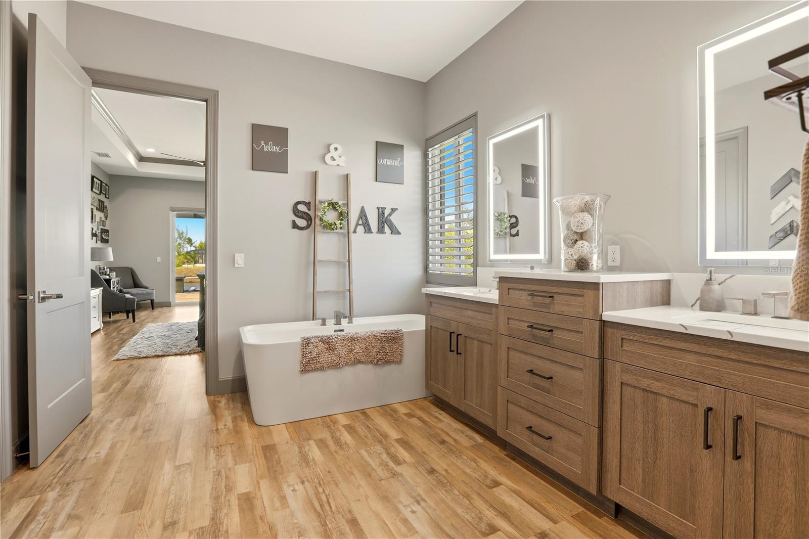 Image 35 of 76 For 1616 Old Burnt Store Road N