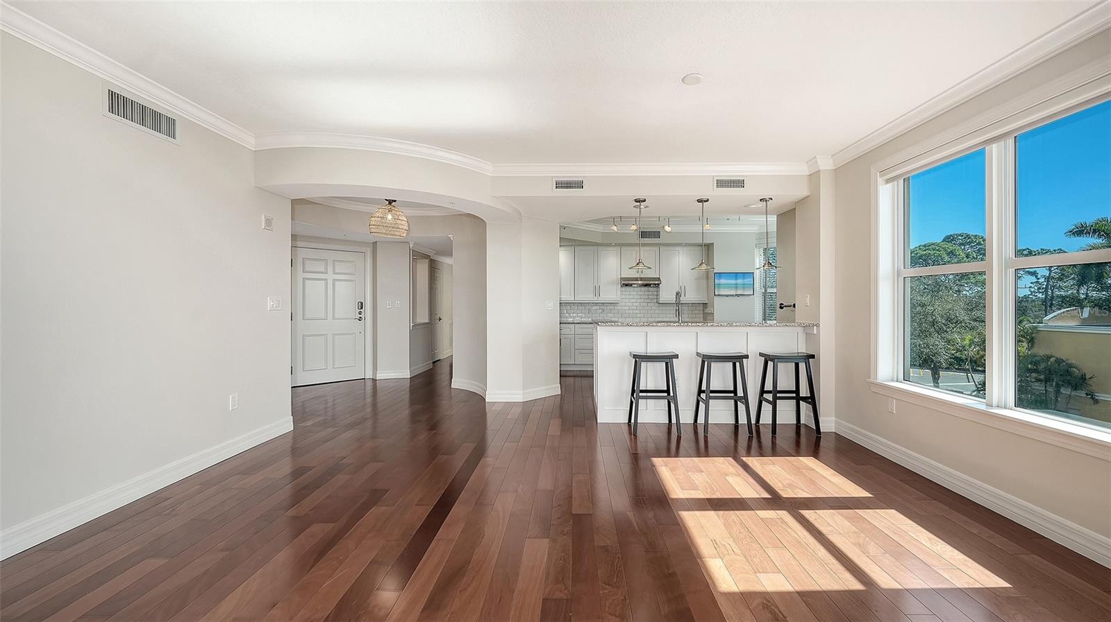 Image 10 of 78 For 393 N Point Road 301