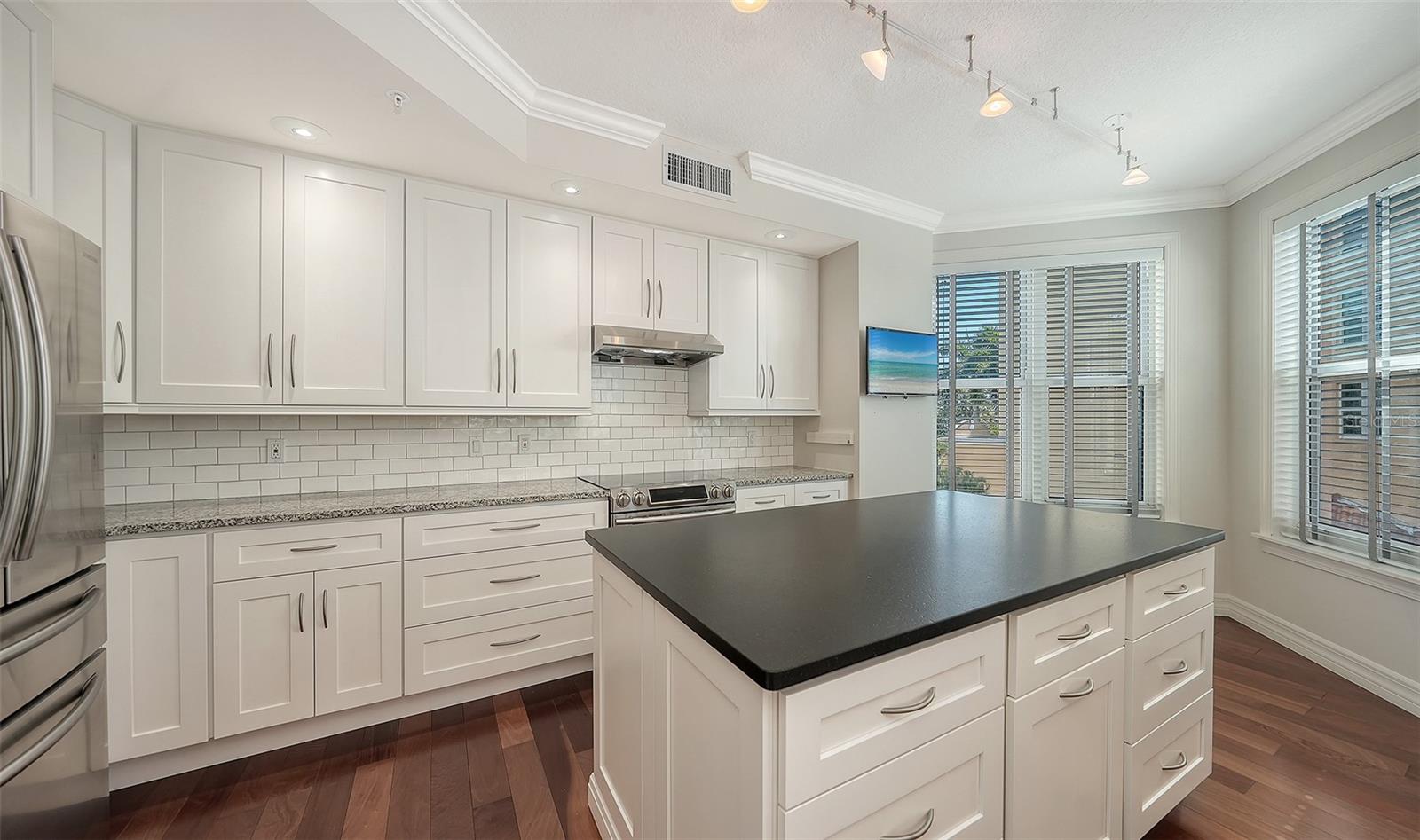 Image 13 of 78 For 393 N Point Road 301