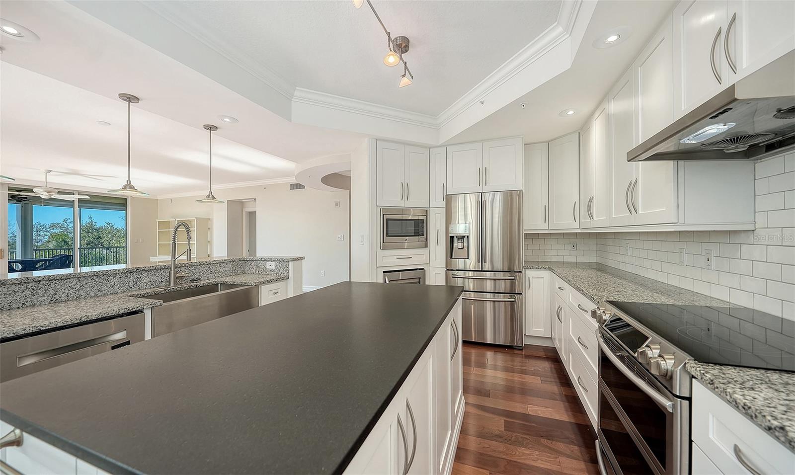 Image 15 of 78 For 393 N Point Road 301