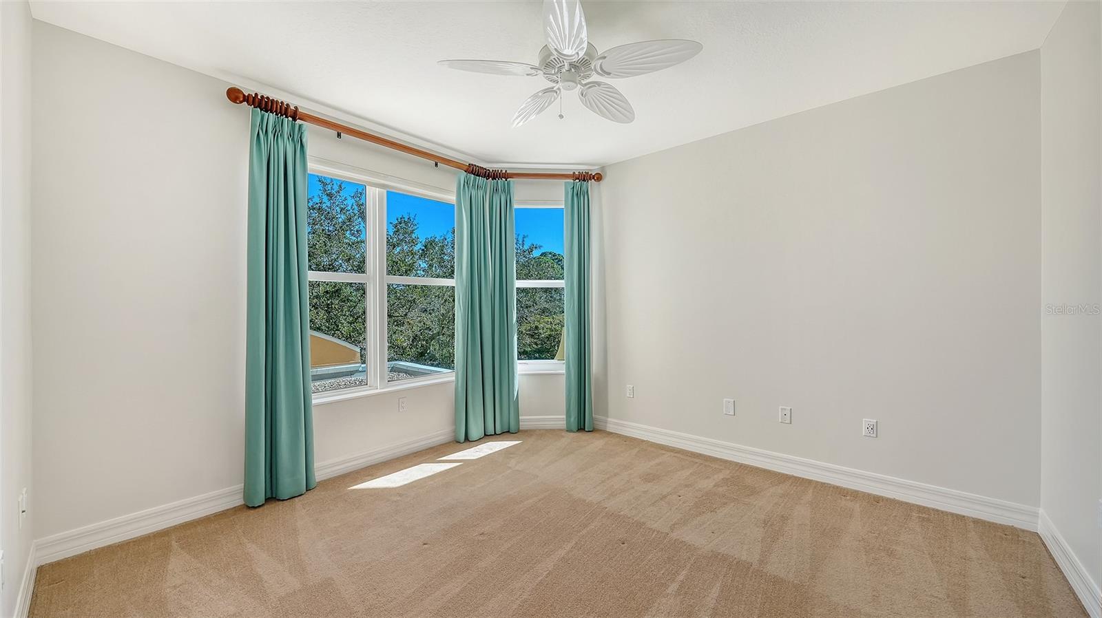 Image 23 of 78 For 393 N Point Road 301