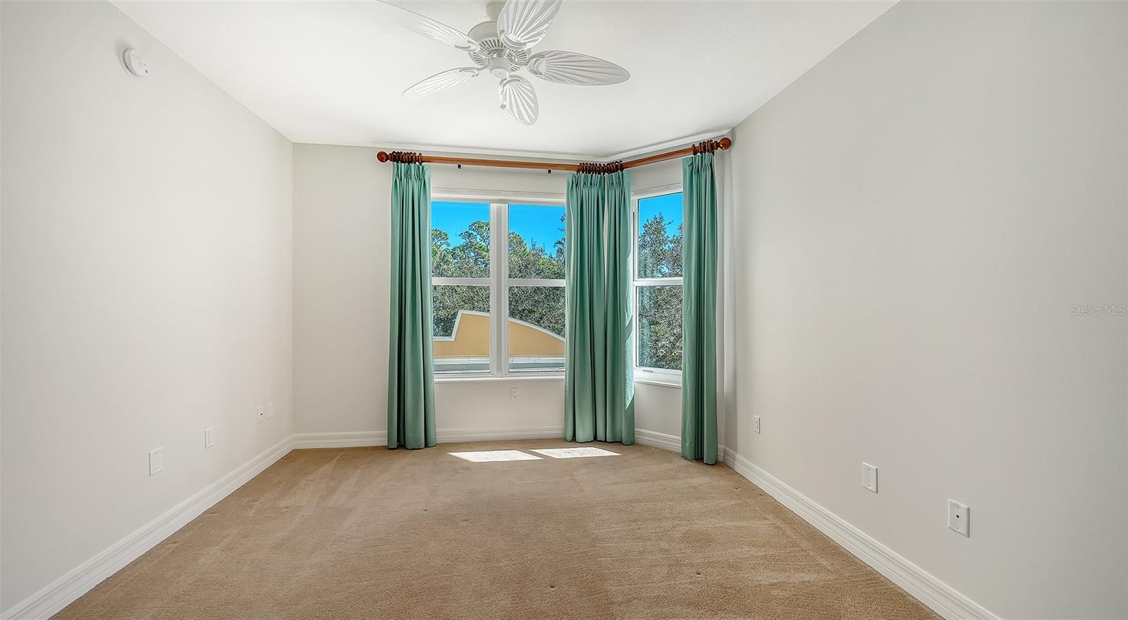 Image 24 of 78 For 393 N Point Road 301