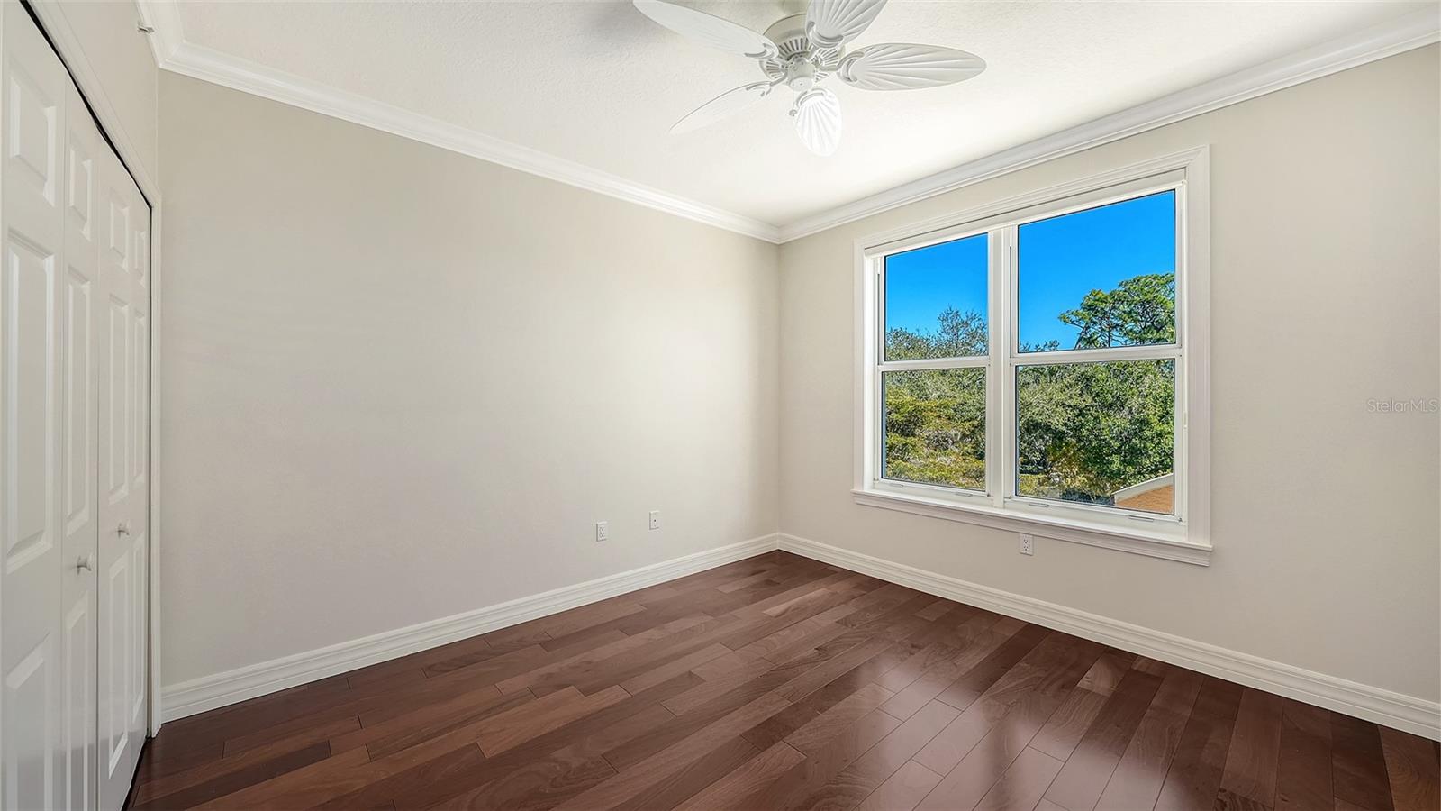 Image 27 of 78 For 393 N Point Road 301