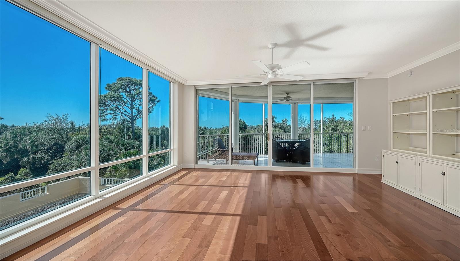 Image 4 of 78 For 393 N Point Road 301