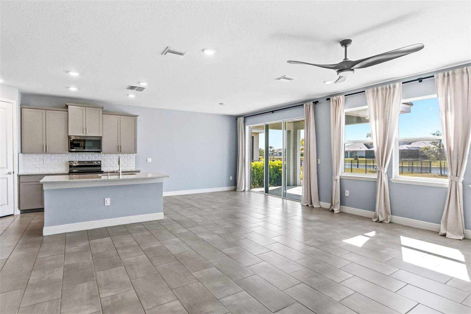 Image 11 of 46 For 17828 Gulf Ranch Place